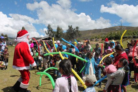 Niños de las comunidades participaron en campaña navideña organizada por el personal del Fondo Social Michiquillay