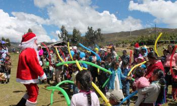 Niños de las comunidades participaron en campaña navideña organizada por el personal del Fondo Social Michiquillay